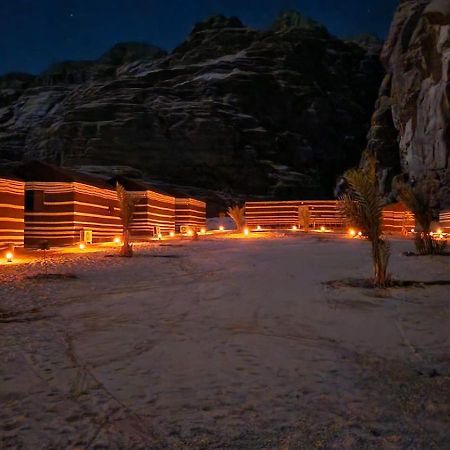 Moon Night Camp Hotell Wadi Rum Exteriör bild