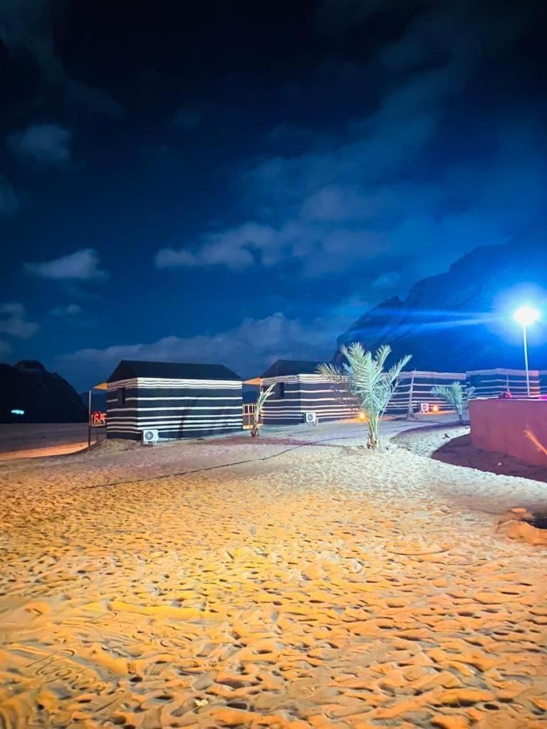 Moon Night Camp Hotell Wadi Rum Exteriör bild