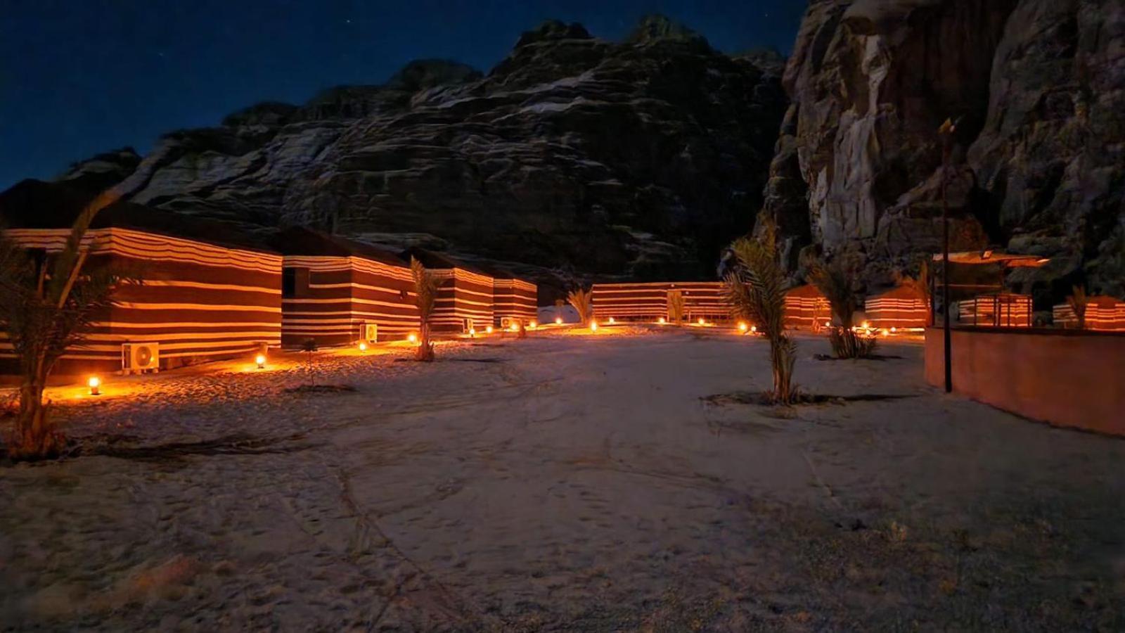 Moon Night Camp Hotell Wadi Rum Exteriör bild